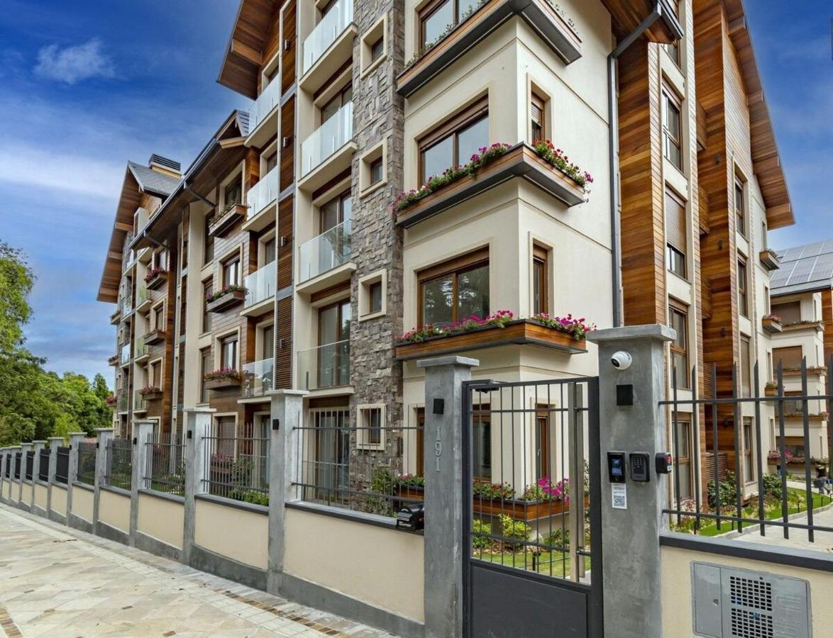 Rosa Edificio Bellagio Canela Com Infraestrutura Completaアパートメント エクステリア 写真